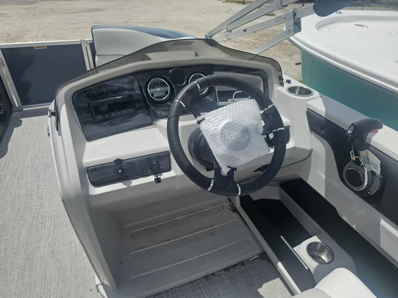 Slide: The Image of Steering console of Avalon LSZ 2185 QUAD LOUNGER 2026. - 3