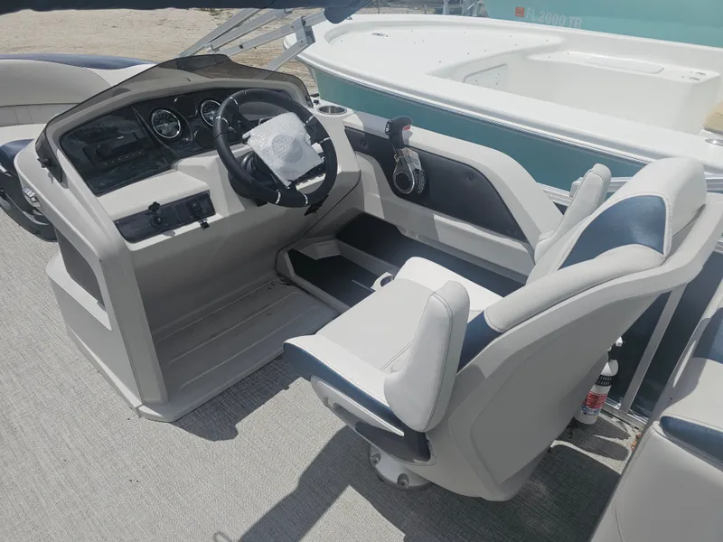 Slide: The Image of Interior of Avalon LSZ 2185 QUAD LOUNGER 2026 boat. - 7