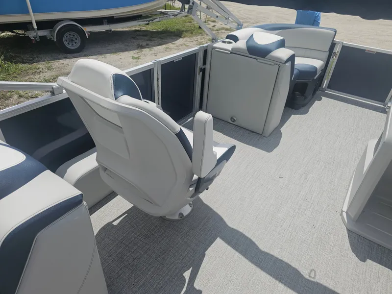 Slide: The Image of Interior of Avalon LSZ 2185 QUAD LOUNGER 2026 pontoon boat. - 8