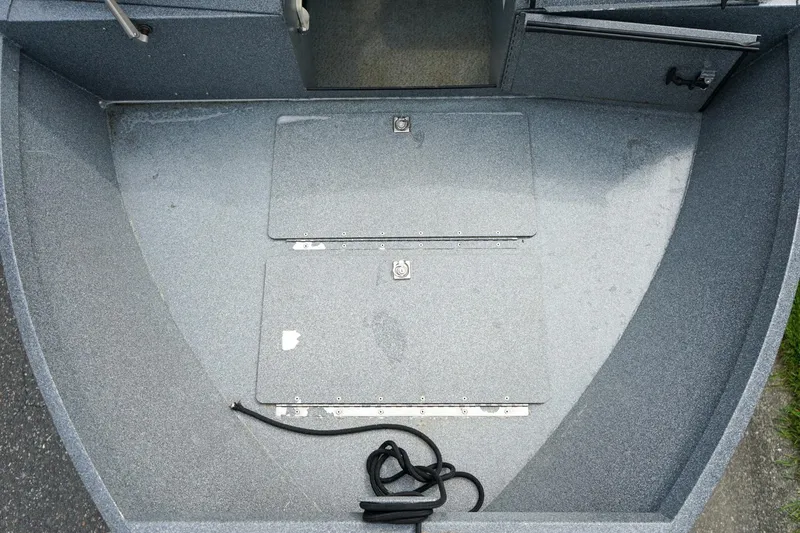Slide: The Image of 2010 Alumaweld Stryker Sport 20 boat interior with storage compartments and rope. - 19