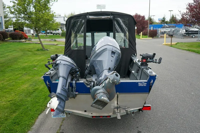 Slide: The Image of 2010 Alumaweld Stryker Sport 20 boat with dual Yamaha outboard motors. - 5