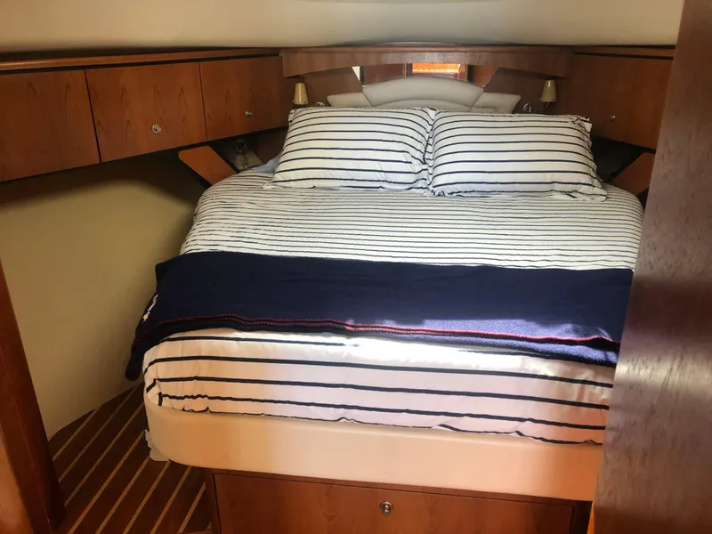 Slide: The Image of Interior of 2009 Tiara Yachts 4300 Sovran with cozy bed. - 25