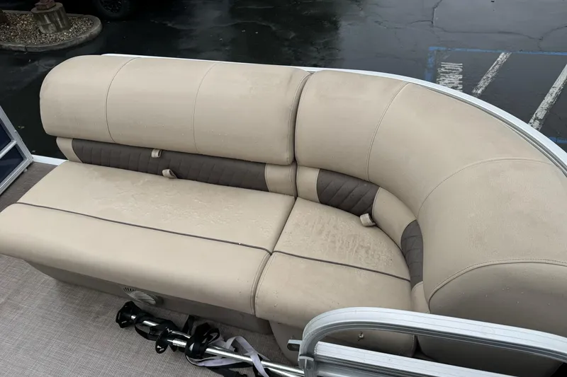 Slide: The Image of 2021 Sun Tracker Party Barge 20 DLX beige seating with brown accents on a pontoon boat. - 10