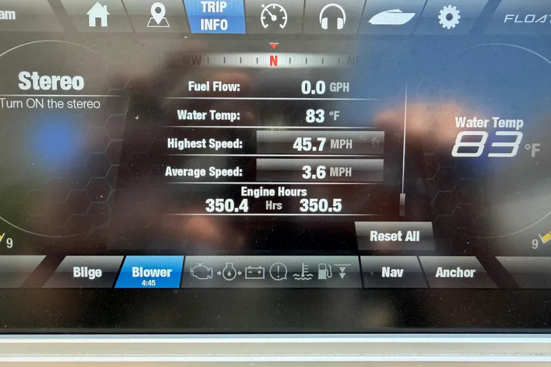 Slide: The Image of Yamaha Boats 2020 275SD dashboard displaying trip info, water temperature, and engine hours. - 18
