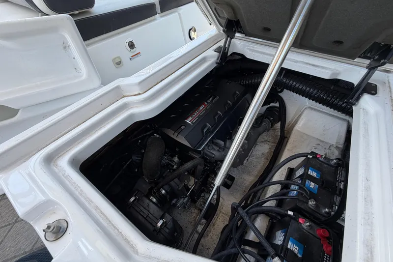 Slide: The Image of Engine compartment of a 2020 Yamaha Boats 275SD, showcasing the motor and battery setup. - 19