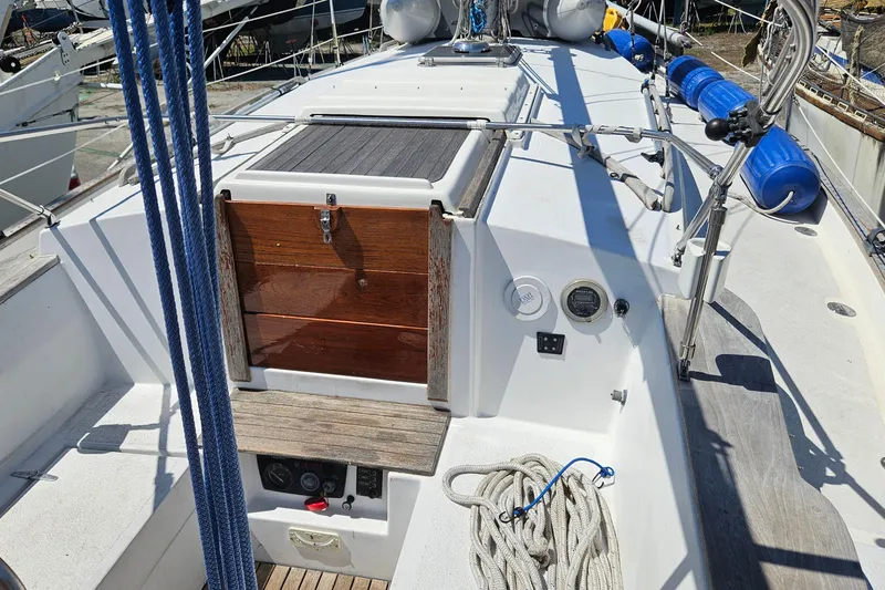 Slide: The Image of 1979 Morgan 382 sailboat deck with ropes and wooden hatch. - 18