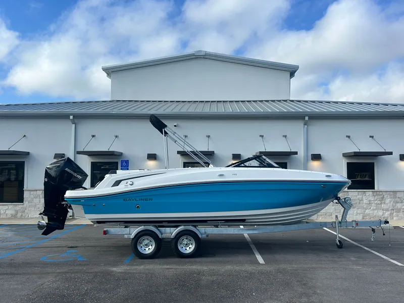 The Image of Bayliner VR6OB 2026 - 1