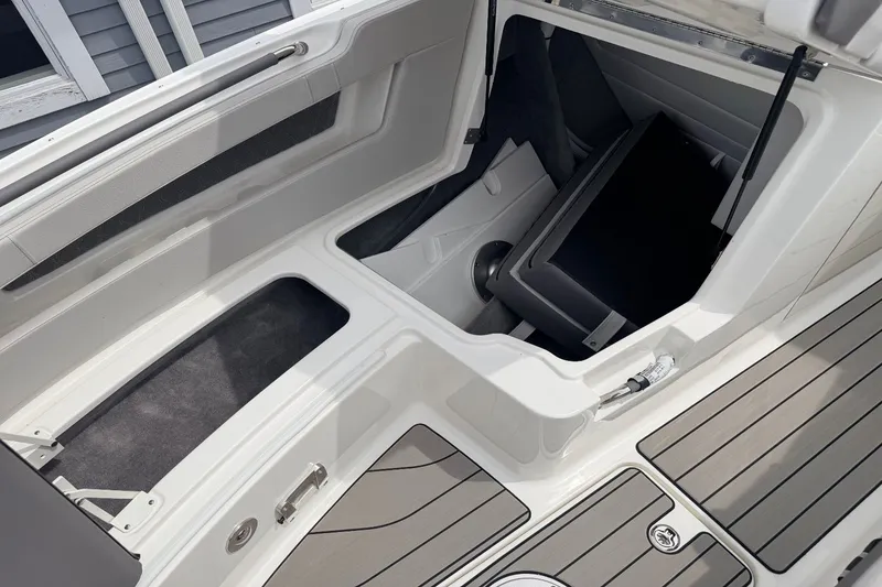 Slide: The Image of Sea Ray SLX 310 Outboard 2026 - 17