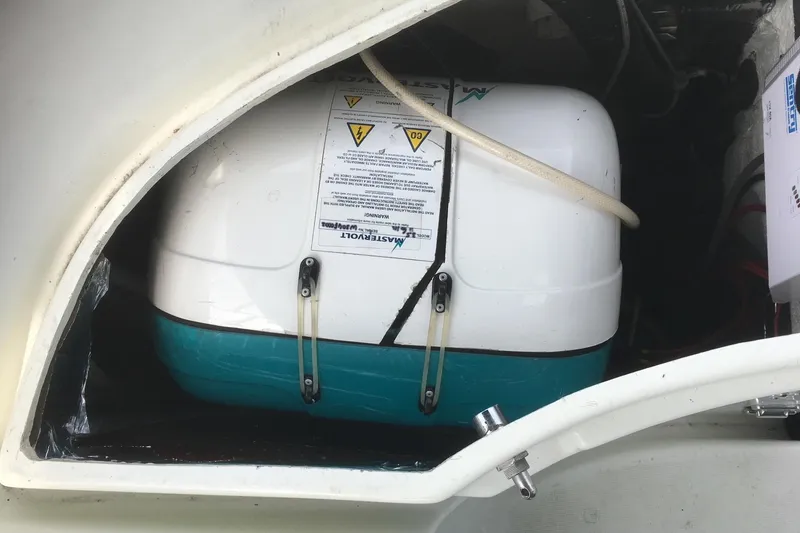 Slide: The Image of Water heater in a 2000 Beneteau Oceanis Clipper 411 yacht compartment. - 11