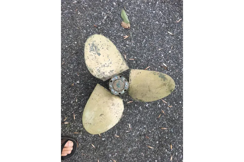 Slide: The Image of Propeller from a 2000 Beneteau Oceanis Clipper 411 on asphalt surface. - 13