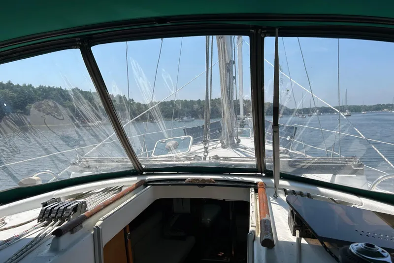 Slide: The Image of Cockpit view from a 2000 Beneteau Oceanis Clipper 411 sailboat on a calm lake. - 38