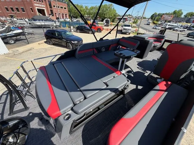 Slide: The Image of Godfrey Monaco 235 SFL - 250 Suzuki SS 2026 - 11