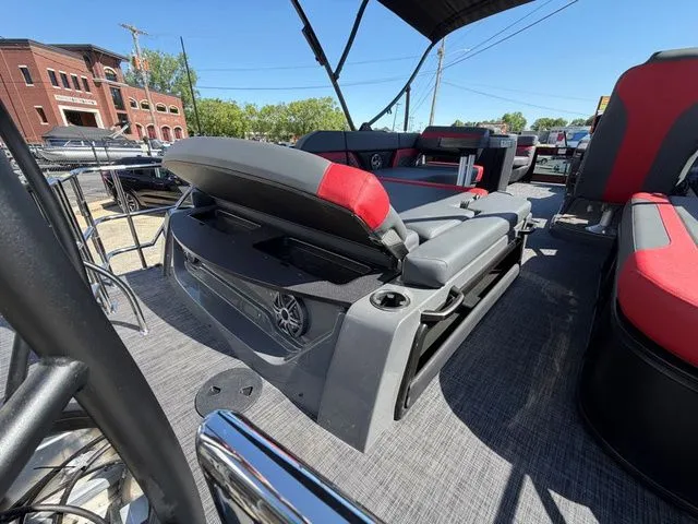 Slide: The Image of Godfrey Monaco 235 SFL - 250 Suzuki SS 2026 - 12