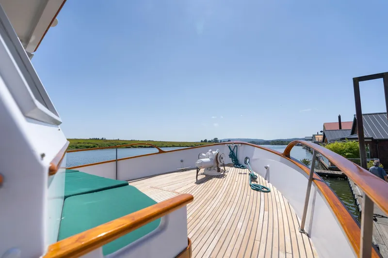 Slide: The Image of Grand Banks 52 Europa 1976 - 50