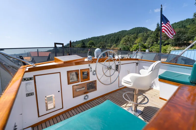 Slide: The Image of Grand Banks 52 Europa 1976 - 60