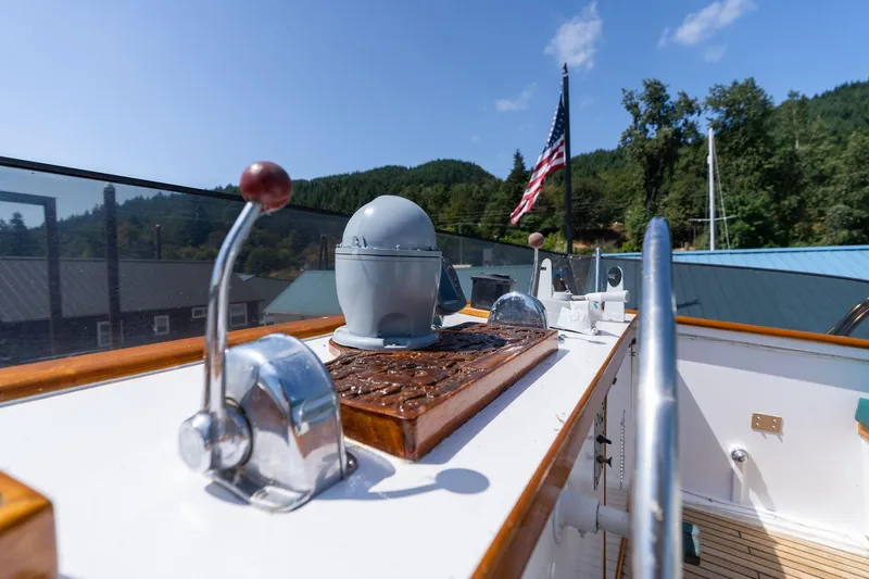 Slide: The Image of Grand Banks 52 Europa 1976 - 62