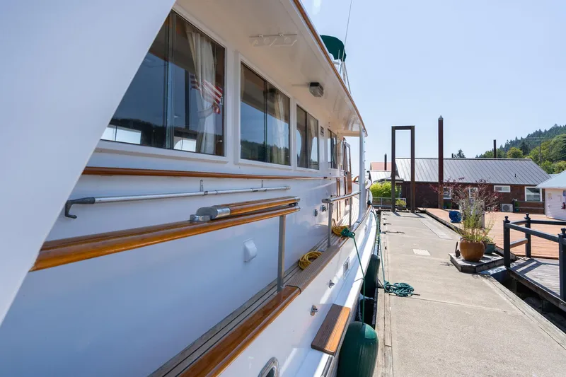 Slide: The Image of Grand Banks 52 Europa 1976 - 73