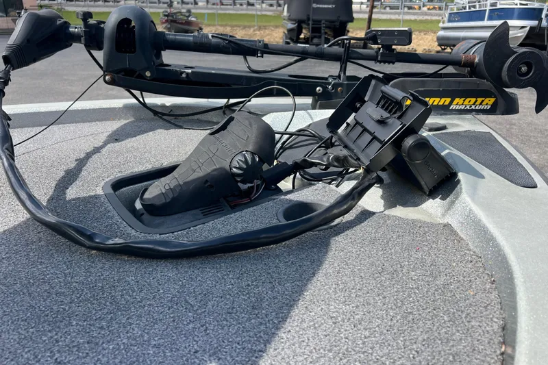 Slide: The Image of 2015 Stratos 186 VLO boat with Minn Kota trolling motor on deck. - 10