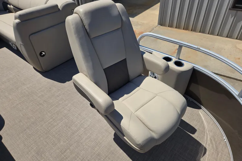 Slide: The Image of 2023 Sun Tracker SportFish 20 DLX boat seat with cup holders and armrests. - 15