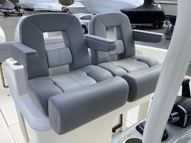 Slide: The Image of Boston Whaler 280 Outrage 2023 - 12