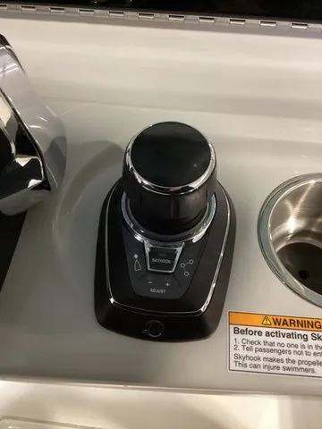 Slide: The Image of Boston Whaler 280 Outrage 2023 - 14