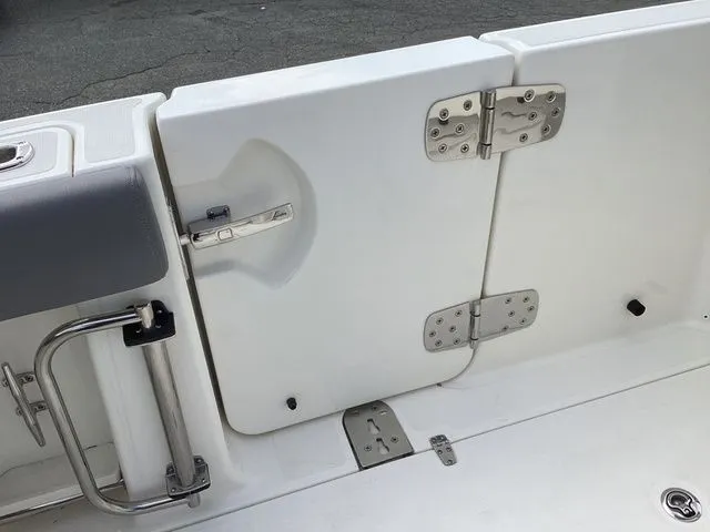 Slide: The Image of Boston Whaler 280 Outrage 2023 - 8