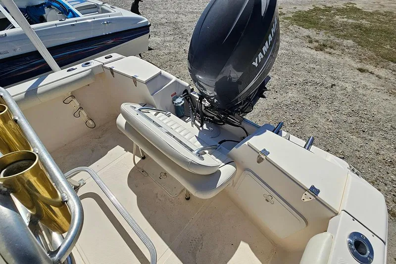 Slide: The Image of Key West 2020 Center Console boat, 2008 model, with Yamaha outboard motor. - 10