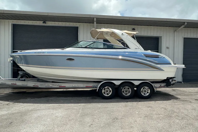 The Image of 2018 Formula 290 Bowrider boat on trailer, parked outside a building. - 0