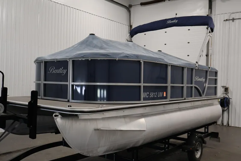 Slide: The Image of 2020 Bentley Pontoons 180 CRUISE boat with cover in indoor storage. - 38
