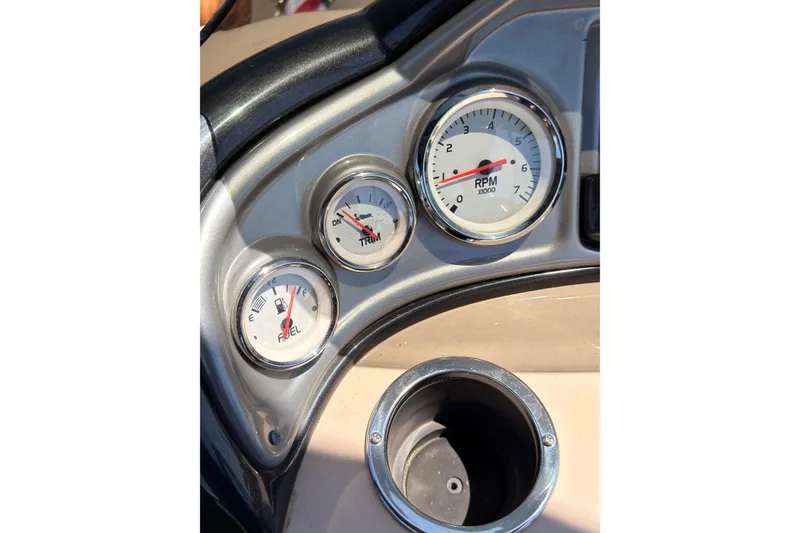 Slide: The Image of Dashboard gauges of a 2019 SUNTRACKER Party Barge 20 DLX pontoon boat. - 17