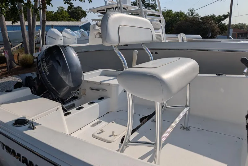 Slide: The Image of 2016 Sportsman Island Reef 17 Center Console boat with Yamaha engine and seating. - 8