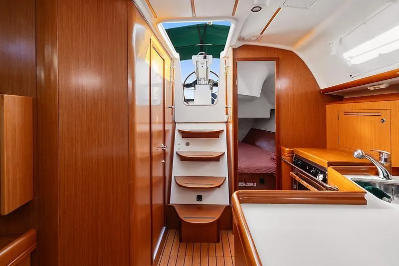 Slide: The Image of Interior of 2008 Beneteau Oceanis Clipper 343 yacht. - 26