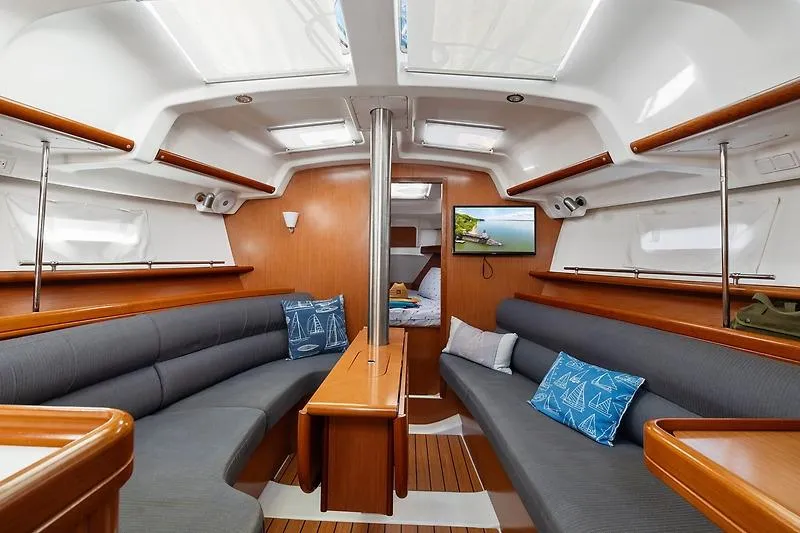 Slide: The Image of Interior of 2008 Beneteau Oceanis Clipper 343 yacht. - 27