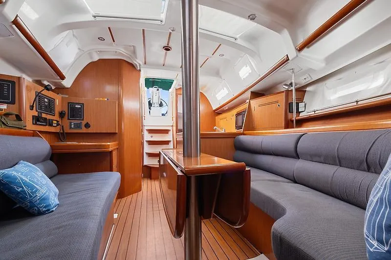 Slide: The Image of Interior of 2008 Beneteau Oceanis Clipper 343 yacht. - 31