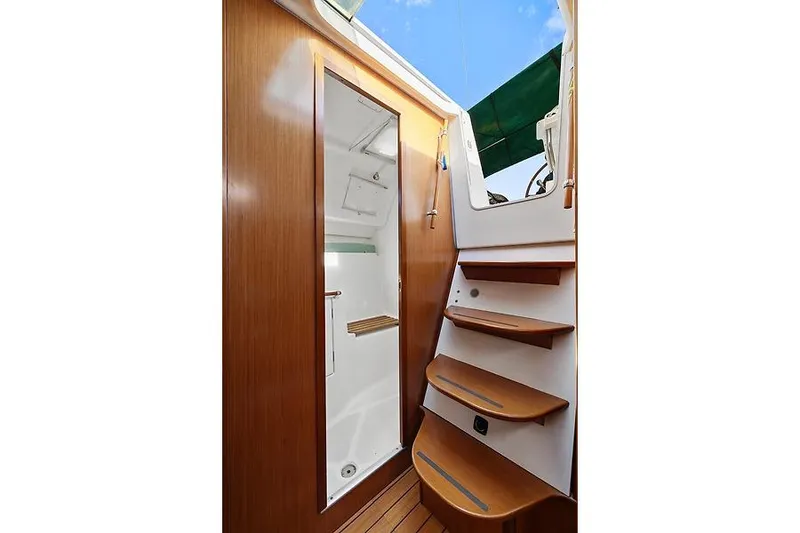 Slide: The Image of Interior of Beneteau Oceanis Clipper 343 yacht, year 2008. - 38