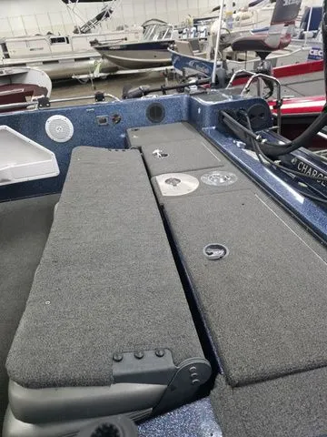 Slide: The Image of Charger Boats 190 Suv 2009 - 12