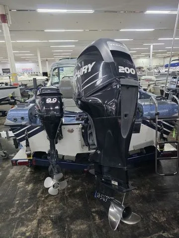 Slide: The Image of Charger Boats 190 Suv 2009 - 4