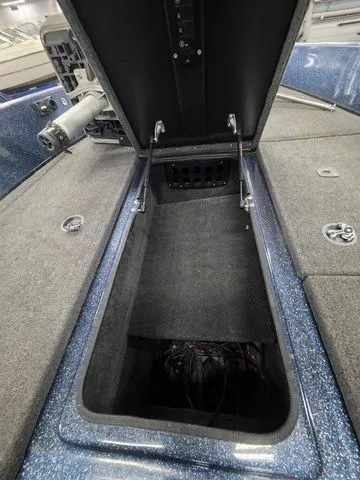 Slide: The Image of Charger Boats 190 Suv 2009 - 6