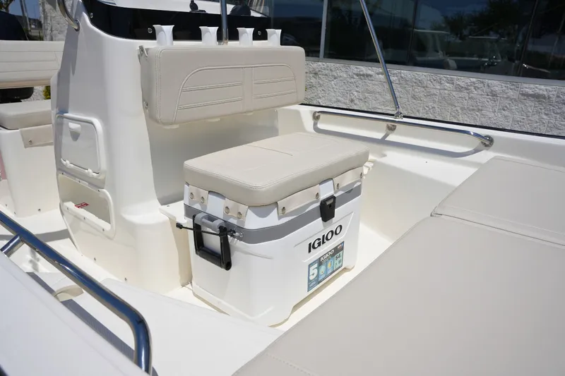 Slide: The Image of Boston Whaler 150 Montauk 2026 - 17