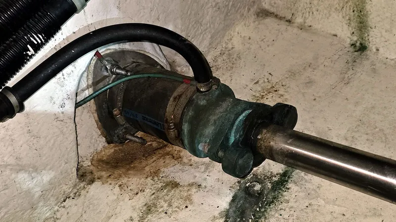 Slide: The Image of Port Shaft Seal - 43