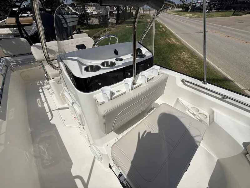 Slide: The Image of Boston Whaler 170 Montauk 2026 - 16