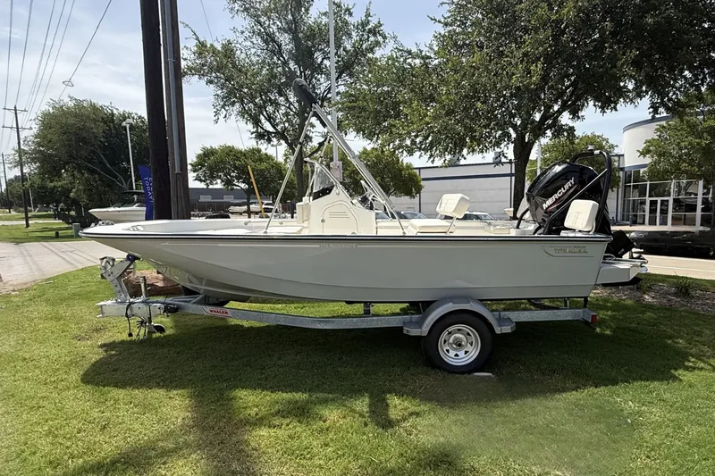 Slide: The Image of Boston Whaler 170 Montauk 2026 - 17