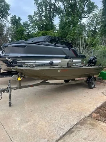 The Image of Tracker Grizzly 1648 2017 - 1