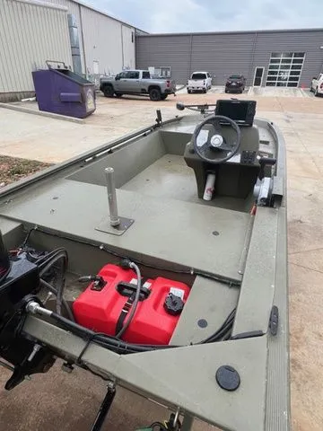 Slide: The Image of Tracker Grizzly 1648 2017 - 14