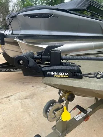 Slide: The Image of Tracker Grizzly 1648 2017 - 7