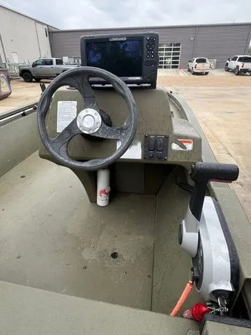 Slide: The Image of Tracker Grizzly 1648 2017 - 9