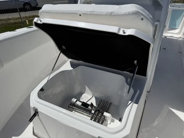 Slide: The Image of Sea Fox Commander 268 2026 - 12