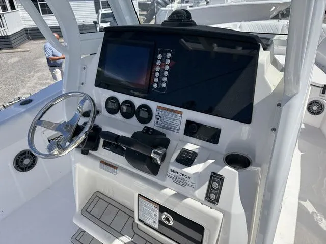 Slide: The Image of Sea Fox Commander 268 2026 - 7