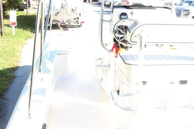 Slide: The Image of 2017 Mako 21 LTS boat interior on a sunny day. - 10