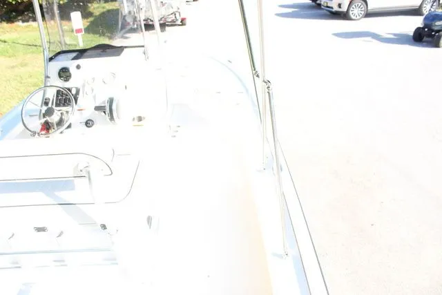 Slide: The Image of Overexposed photo of a 2017 Mako 21 LTS boat. - 11